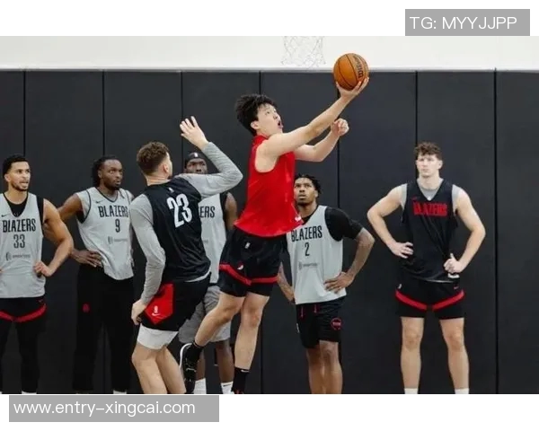 克林根表现出色零失误零罚球高效砍下18分11篮板展现强硬拼搏精神